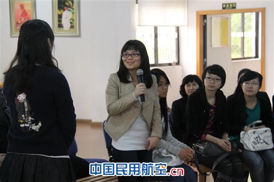 来自南客的美女畅谈自己的感想 拓青年国际视野 英语沙龙来助力