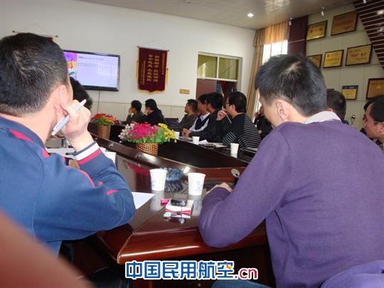 南航新疆飞行部开展换季飞行安全技术研讨