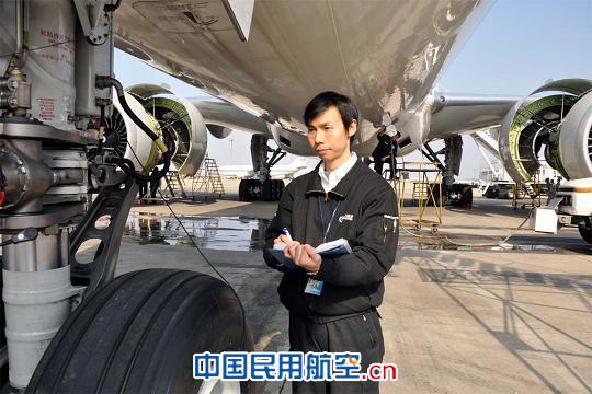 东航上海定检部卢俊华荣获“感动东航”提名人物