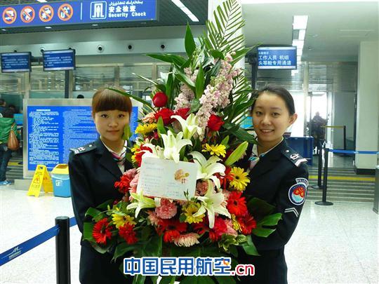 春风送温情 爱心传接力