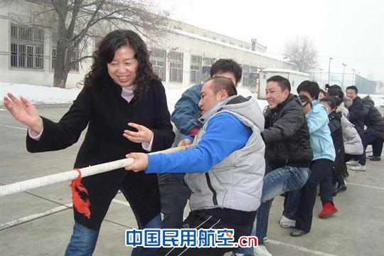 “三八”趣味运动会  聚和谐赛团队 勇往直前