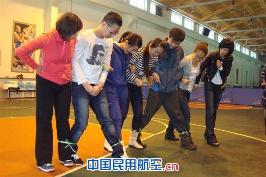 “三八”趣味运动会  聚和谐赛团队 勇往直前