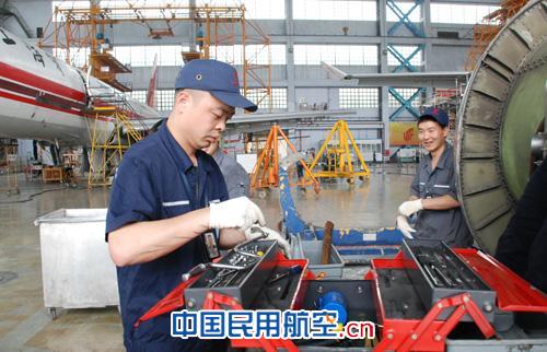 定检高峰期的党员“尖刀班”