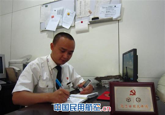 细微处见真情 东航西北地服员工帮旅客找回物品