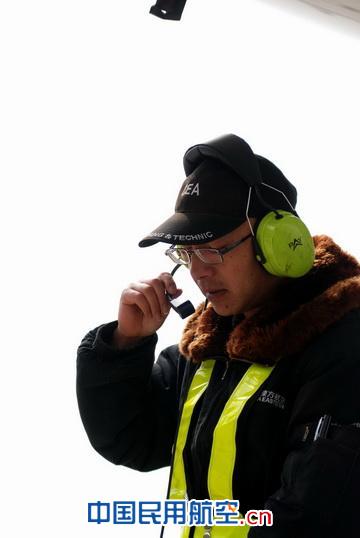 视角：从东航客机的舷窗眺望那些最可爱的人