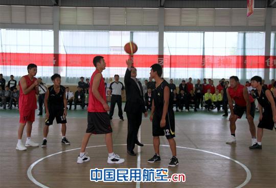 云南机场集团举办第四届 职工篮球比赛