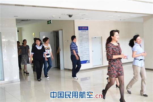 东航北京分公司首次开展消防应急疏散演练