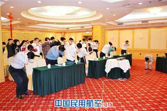 东航北京分公司首次开展消防应急疏散演练