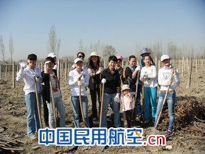 客舱部彩虹党员示范组开展义务植树活动