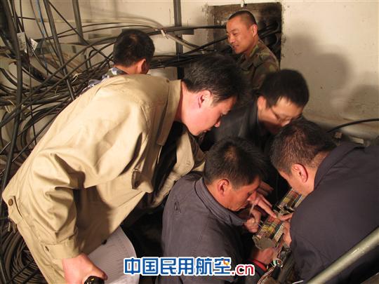 黑龙江空管分局新建航管楼第一批话缆割接侧记