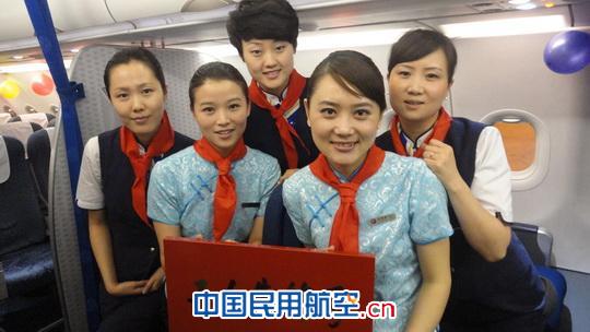 童趣多童心永驻　东航西北客舱部高空庆六一