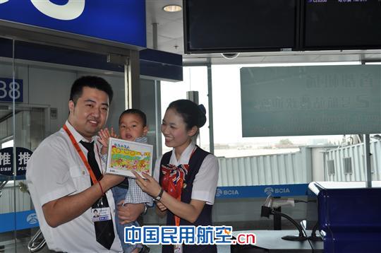 东航北京地服“京陕快线”为祖国花朵送祝福