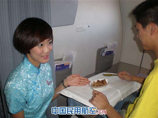 棕香送温暖，爱心献端午