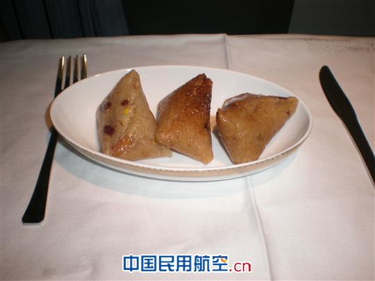 棕香送温暖，爱心献端午