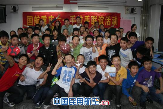 国航重庆乘务员分部团支部开展“六一”主题活动