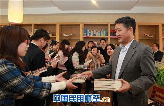 国航重庆分公司团委开展阳光同桌会活动
