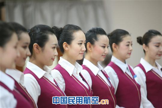南航新疆空乘招聘130名选手进入职业形象展示