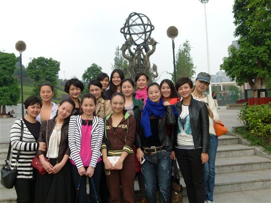 国航重庆客舱部陈冬梅、周芳班组开展班组活动