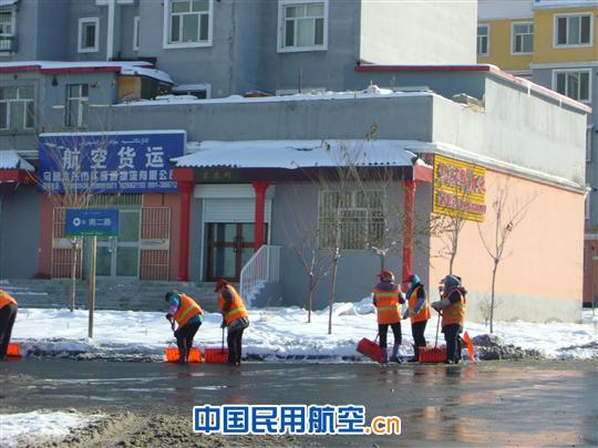 新疆民航实业公司应对大雪有妙招
