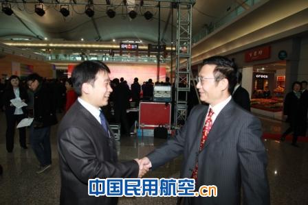 国航金卡会员幸运成为重庆机场第2000万名旅客