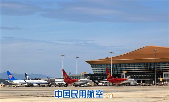 航班延误致旅客滞留昆明机场 106名旅客拒绝登机