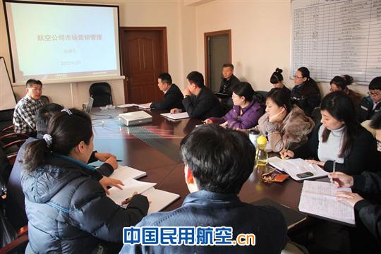 南航大连货运部加强销售人员理论培训