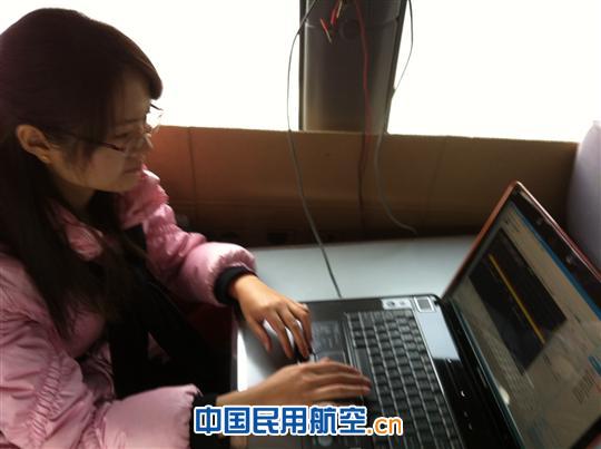 喀什无线电管理委员会工作组来喀什机场监测