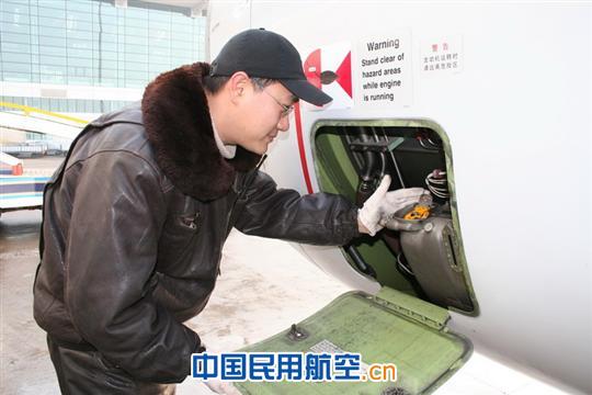 南航沈阳维修基地航线部确保节日航班安全运行