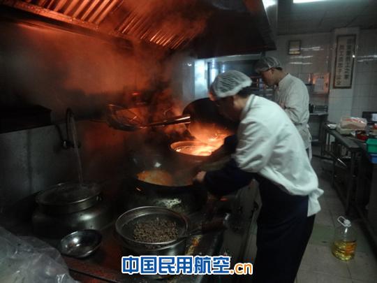南航长沙航食:只做一份餐的“餐谱”