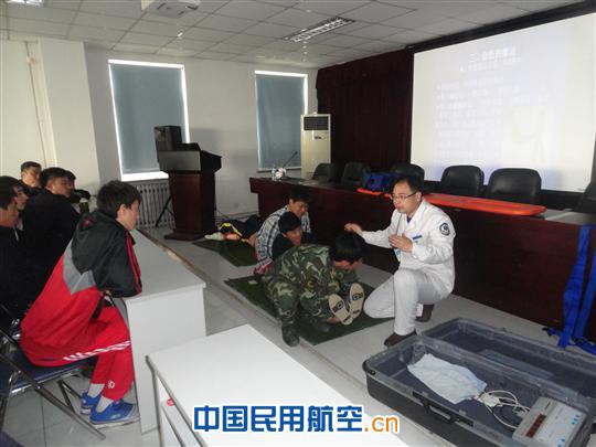 沈阳机场急救中心针对消防支队开展创伤搬运培训