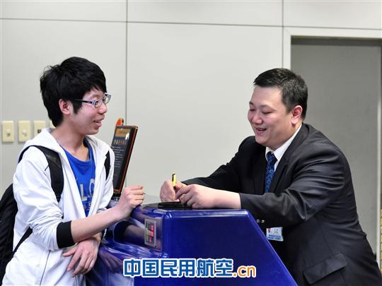 不用扬鞭自奋蹄—记国航地面服务部员工张鑫