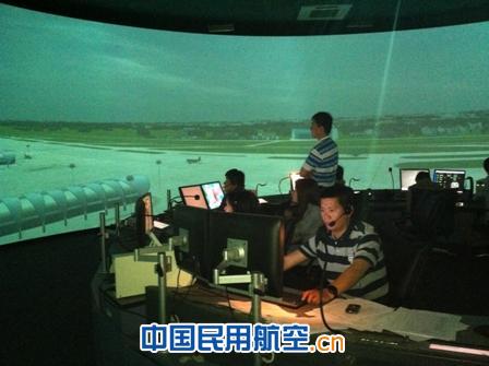 西南空管局管制中心塔台组织模拟机培训