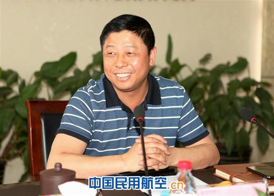 東航四川分公司召開2012年勞模先進座談會