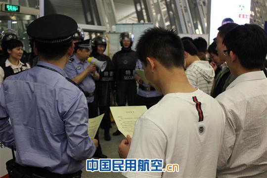 青岛机场成功举行防冲击应急演练