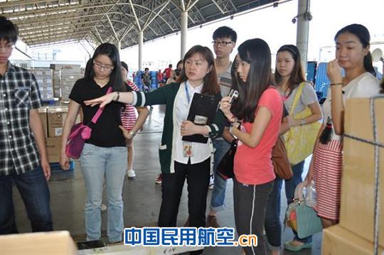 深圳国际货运中心再度迎来深职院师生