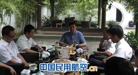 西南空管局召开管制员高级训练营学员汇报座谈会