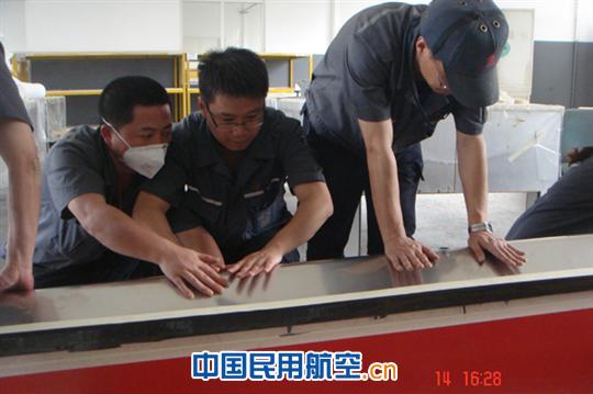 国航成都维修基地F1班组紧急抢修川航飞机