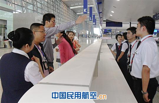 东航四川进行成都双流国际机场T2航站楼转场演练