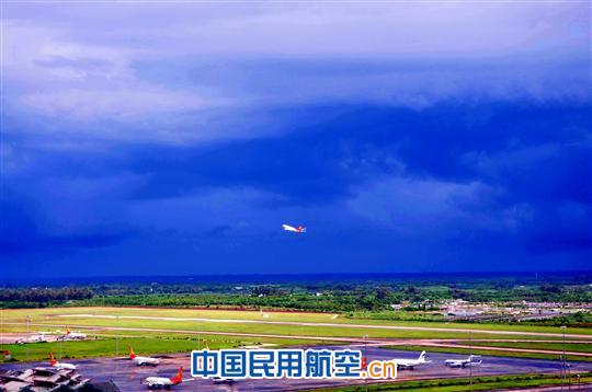 雷雨天的空港景色