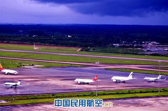 雷雨天的空港景色