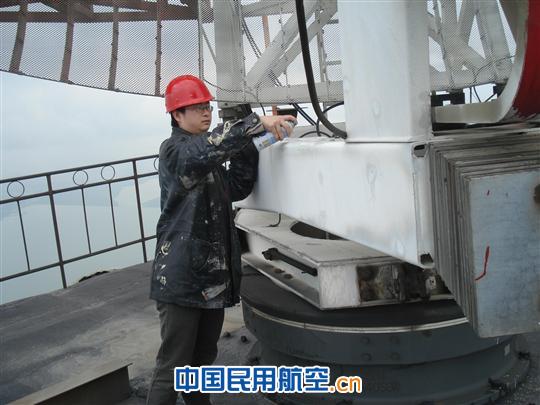 云南空管西山雷达站完成2012春夏换季设备维护