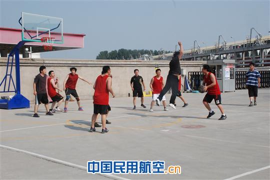 中航油工程建设公司与石油北京公司举行篮球比赛