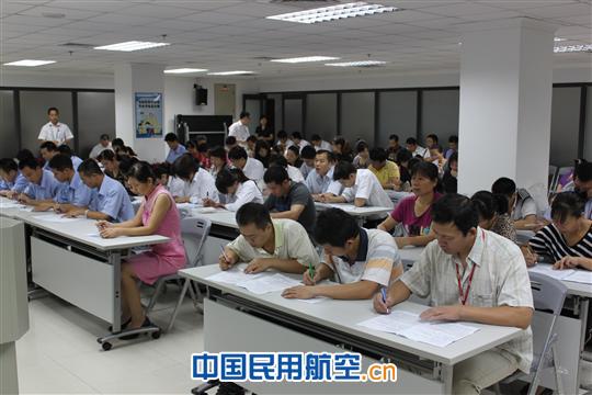 深圳航食开展安全法律法规知识培训