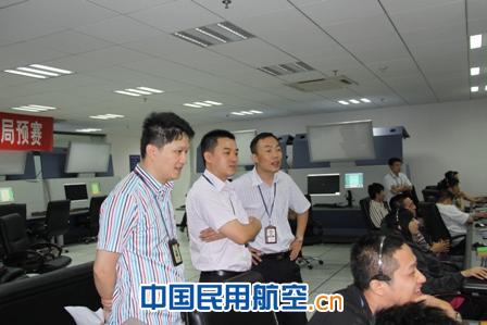 西南空管局管制中心进行雷雨天气大面积延误演练