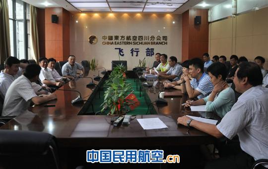 东航四川领导深入基层调研机型置换人员改装工作