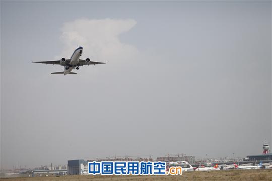 南航新疆再迎两架蓝天“巨无霸”机队规模达50架