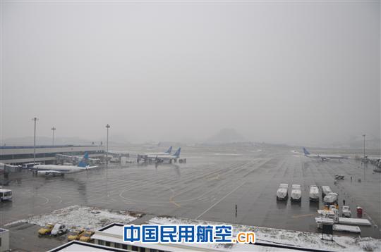 雪降机场 贵州空管分局启动应急保障预案