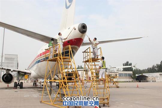 山东东航空港公司清洗飞机大工作梯投入使用