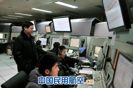 西南空管局领导跨年夜亲切慰问运行一线