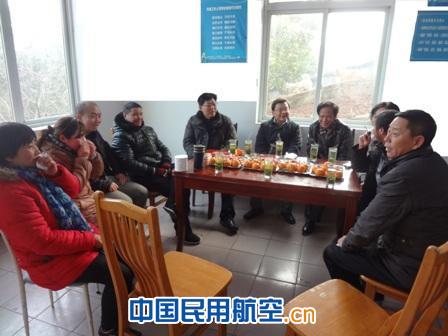 西南空管局慰问五凤溪导航台